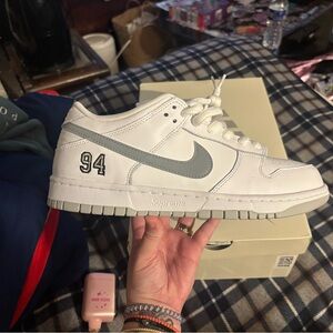 (DS) Supreme/Nike SB Dunk Low White and Gray Low—SZ 10(mens)